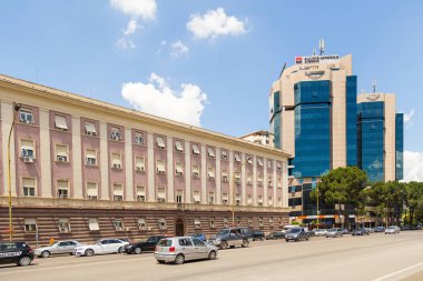 Tiran, Arnavutluk ortasına gökdelen.