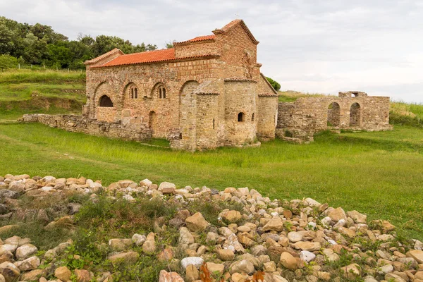 Rodonit 반도, 알바니아에 오래 된 교회. — 스톡 사진