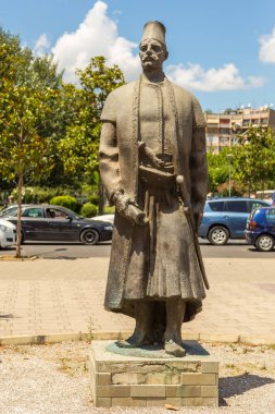 Paşası paşa Bargjini, Sheshi Paşası paşa Meydanı, Arnavutluk Tiran kurucusu heykeli.