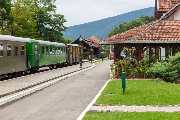 Järnvägsstation på Mokra Gora i Tara bergen, Mokra Gora, Serbien. — Stockfoto