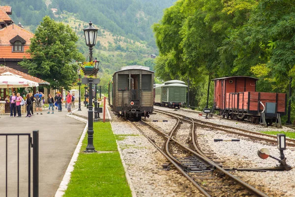 Estação ferroviária em Mokra Gora, nas montanhas Tara, Mokra Gora, Sérvia . — Fotografia de Stock
