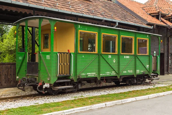 Gamla tåg på stationen på Mokra Gora Mountain i Serbien — Stockfoto