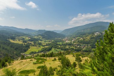 Mokra Gora Sargan Vitasi İstasyonu, panorama Sırbistan görünümünü.