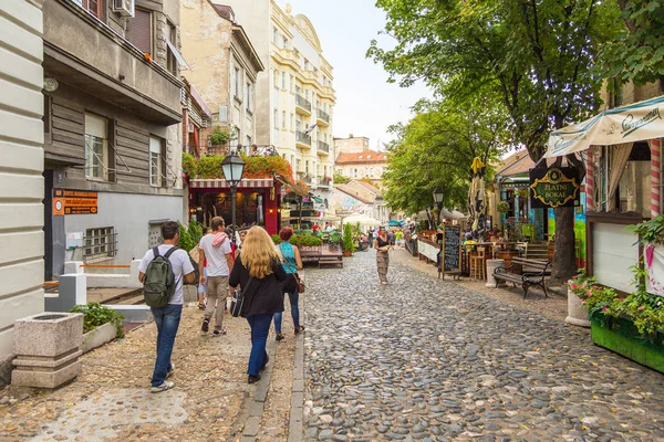 Belgradin vanhassa kaupungissa Serbiassa sijaitsevan vuokratalon julkisivu . — kuvapankkivalokuva