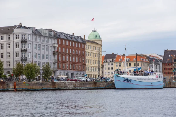 Vista del puerto de Copenhague. Canal en el centro de la ciudad, Dinamarca . — Foto de Stock