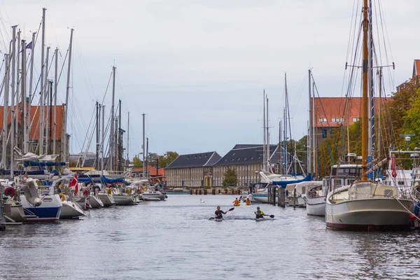 Widok na port w Kopenhadze. kanałów w centrum miasta, Dania. — Zdjęcie stockowe