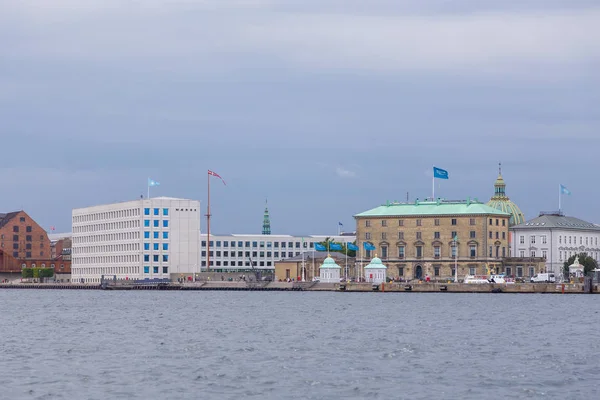 채널, 덴마크에서에서 코펜하겐에 있는 현대 건물의 보기. — 스톡 사진