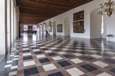 Büyük balo salonu yapılan Kronborg Palace Helsingor, Danimarka.