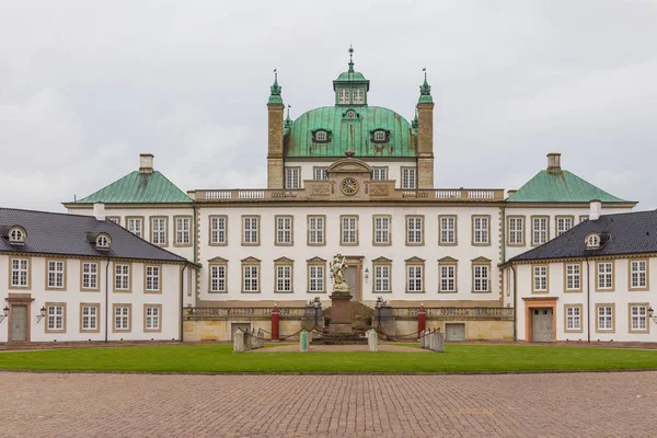 Fredensborg Palace, lakóhelyül a dán királyi család, Dánia. — Stock Fotó
