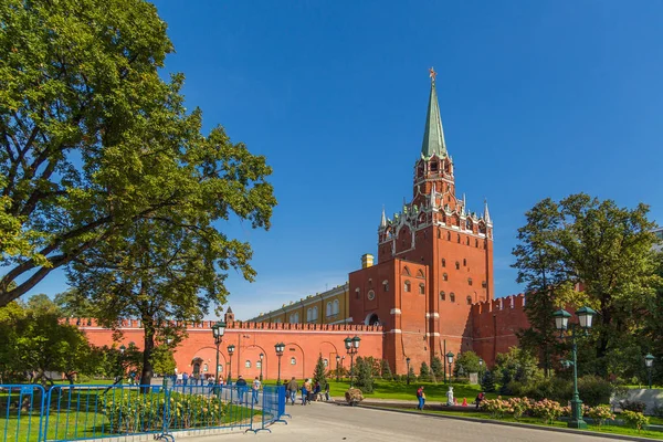 Visa på Kreml tower Trinity bastille, Ryssland — Stockfoto