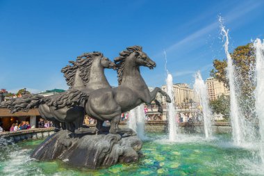 Alexander Bahçe ana Çeşme dört at ile görüntüleyin
