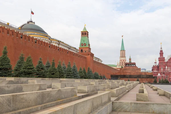 Utsikt över Kreml, Statens historiska Museum och Lenins Mausoleum på Röda torget, Ryssland. — Stockfoto