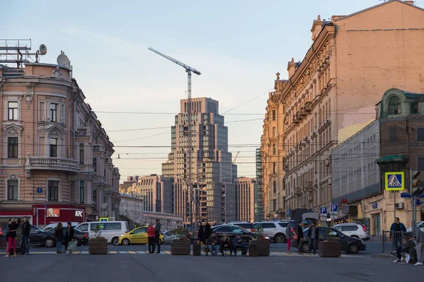 Vista dos edifícios na rua Brestskaya, Moscou, Rússia . — Fotografia de Stock