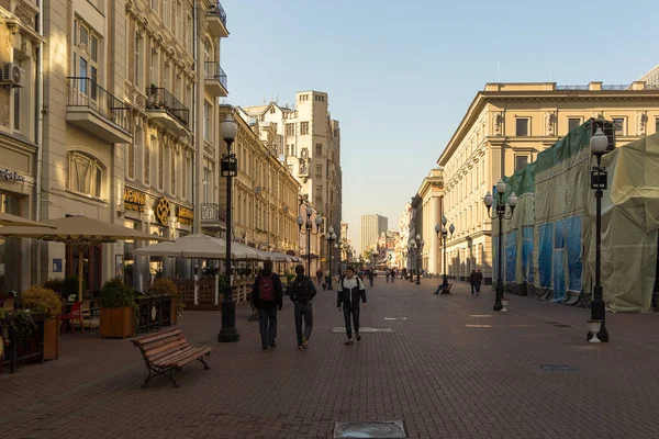 Arbat street, main tourist attractions of Moscow, Russia. — Stock Photo, Image