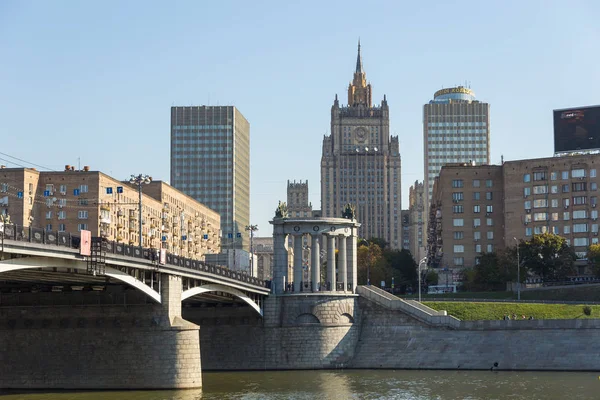 Görünüm Borodinsky Köprüsü, Moskova, Rusya Federasyonu.