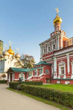 Görünüm Dormition Katedrali ve katedral Our Lady Smolensk, Novodevichy Manastırı, Moskova, Rusya Federasyonu.