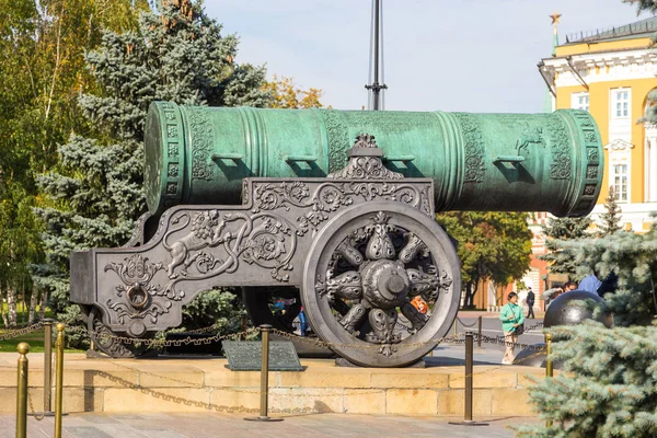 Вид на Царь-пушку, памятник русского художественного литья . — стоковое фото