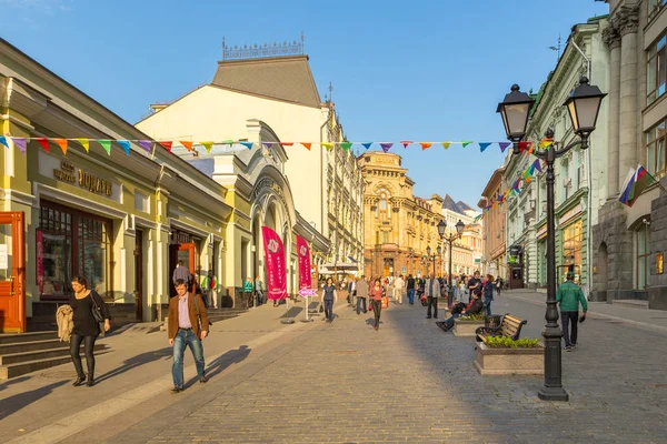 Зображення будинків по вулиці Rozhdestvenka, Москва, Росія. — стокове фото