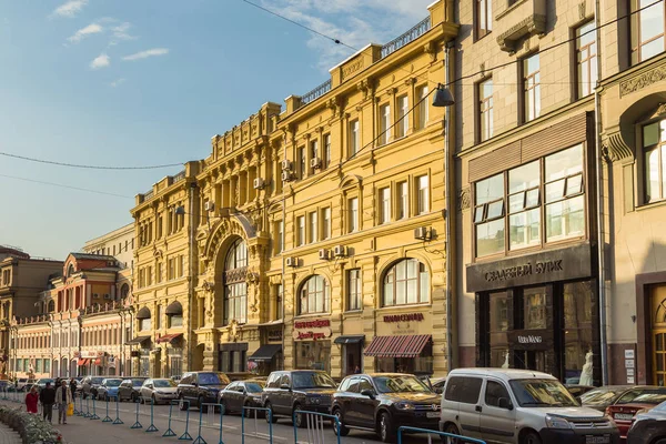 Widok z budynków przy ulicy Bolshaya Łubianka, Moskwa, Rosja. — Zdjęcie stockowe