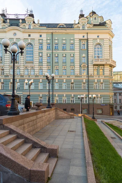 Veduta degli edifici in via Kopyerskij Pereulok, Mosca, Russia . — Foto Stock