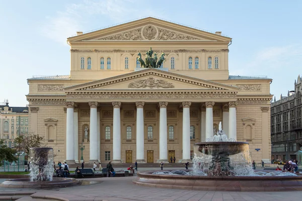 El Teatro Bolshoi, es un teatro histórico en Moscú, Rusia . —  Fotos de Stock