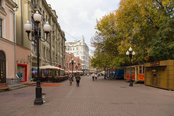 Arbat street, main tourist attractions of Moscow, Russia. — Stock Photo, Image