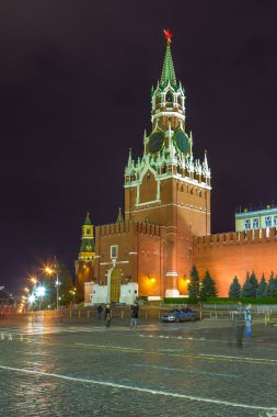 Kızıl Meydan'da bir gece. Moskova Kremlin ve Çarlar Kulesi, Rusya Federasyonu.
