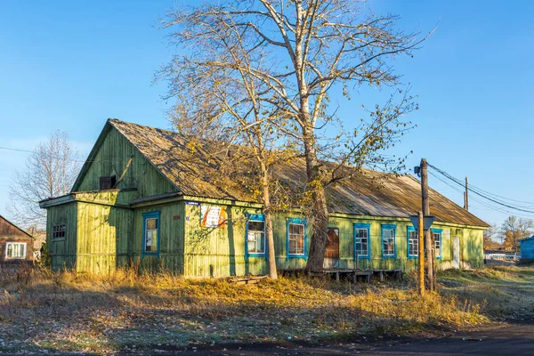 Trähus i Kozyriewsk på Kamtjatka halvön i Ryssland. — Stockfoto