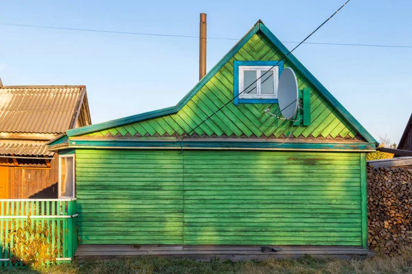 Trähus i Kozyriewsk på Kamtjatka halvön, Ryssland. — Stockfoto