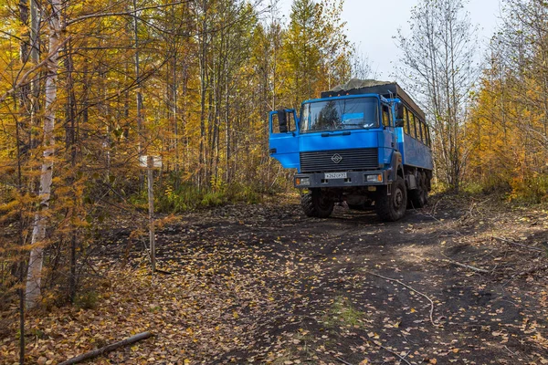 Russian off-road extreme expedition truck with passengers, Kamchatka, Russia. — Stock Photo, Image