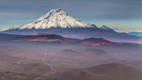 Mont Bolchaïa Udina, massif volcanique, l'un des complexes volcaniques du Kamchatka, Russie . — Photo