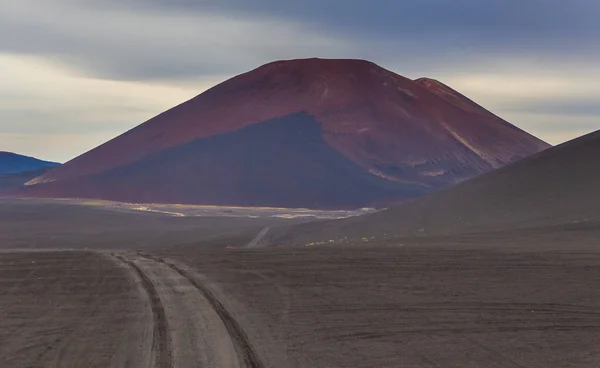 Vulcão sem nome, extinto no Kamchatka, Rússia . — Fotografia de Stock