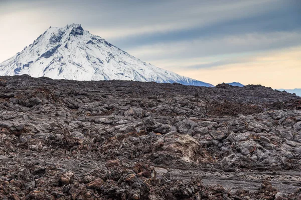 Гора Большая Удина, вулканический массив, один из вулканических комплексов на Камчатке, Россия . — стоковое фото