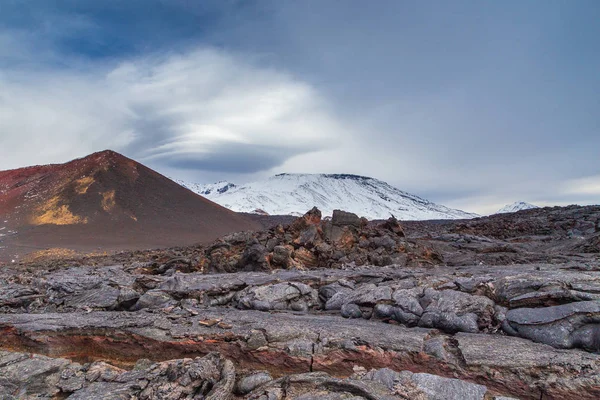 Mount ostry tolbachik, der höchste Punkt des Vulkankomplexes auf der Kamtschatka, Russland. — Stockfoto