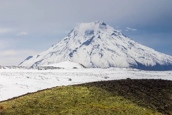 Berg bolshaya udina, vulkanisch massiv, einer der Vulkankomplexe auf der Kamtschatka, Russland. — Stockfoto