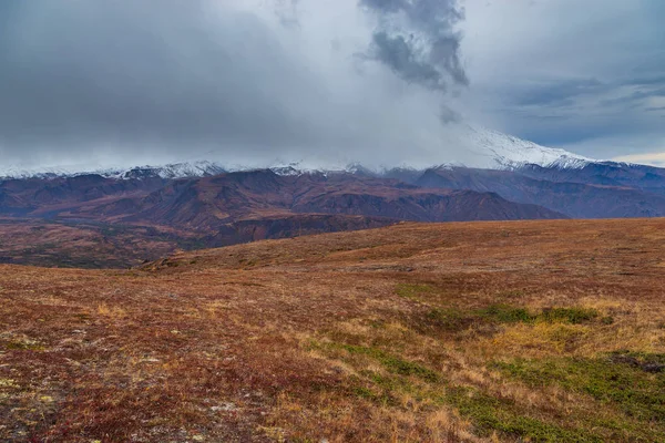 Monte Ostry Tolbachik, el punto más alto del complejo volcánico en Kamchatka, Rusia . —  Fotos de Stock