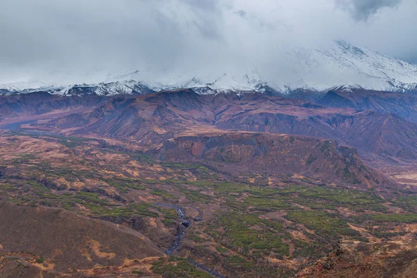 Monte Ostry Tolbachik, el punto más alto del complejo volcánico en Kamchatka, Rusia . — Foto de Stock