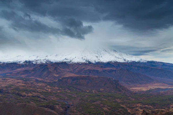 Mont Ostry Tolbachik, le point culminant du complexe volcanique du Kamchatka, Russie . — Photo