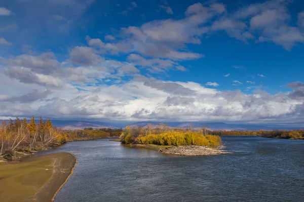 Vista do Rio Kamchatka, Península de Kamchatka, Rússia . — Fotografia de Stock