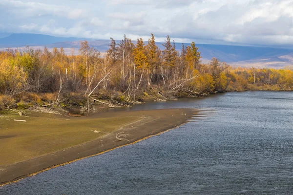 Blick auf den Fluss Kamchatka, Halbinsel Kamchatka, Russland. — Stockfoto