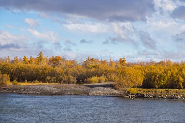 Veduta del fiume Kamchatka, penisola di Kamchatka, Russia . — Foto Stock