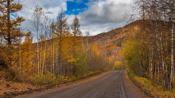 Unnamed, gravel road on Peninsula Kamchatka, Russia. — Stock Photo, Image