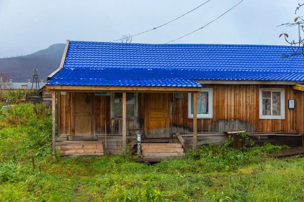 Trähus i Esso på Kamtjatka halvön i Ryssland. — Stockfoto
