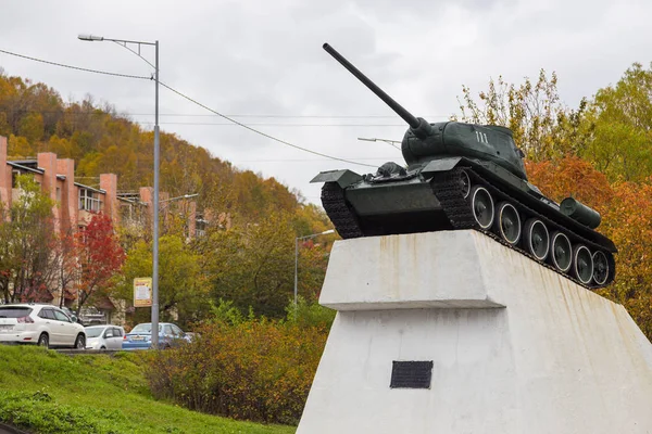 Nádrž T-34, památník ve středu města. Petropavlovsk-Kamčusky, Rusko. — Stock fotografie