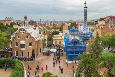 Park Guell girişinde bina, Barselona, Ispanya.
