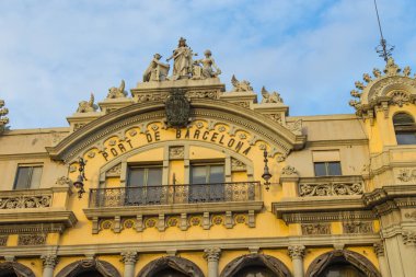 Barselona, İspanya'daki edifici Port binasının dış cephesigörünümü.