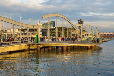Rambla de Mar, La Rambla'nın bir parçası, ahşap geçit, Barselona, İspanya.