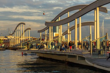 Rambla de Mar, La Rambla'nın bir parçası, ahşap geçit, Barselona, İspanya.