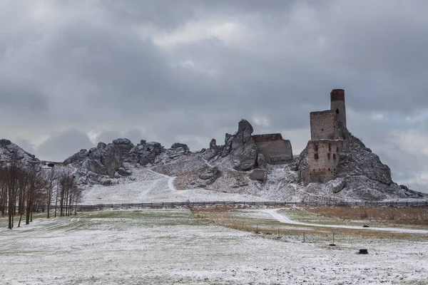 Pemandangan reruntuhan kastil, Olsztyn, Polandia . — Stok Foto