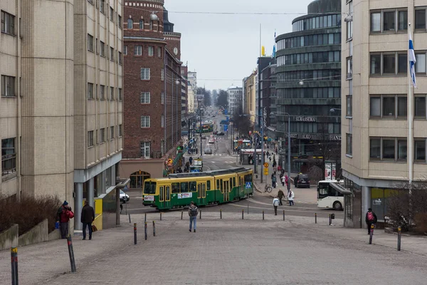 Traffic on Siltasaarenkatu Street, Centralna stolica miasta, Helsinki, Finlandia. — Zdjęcie stockowe